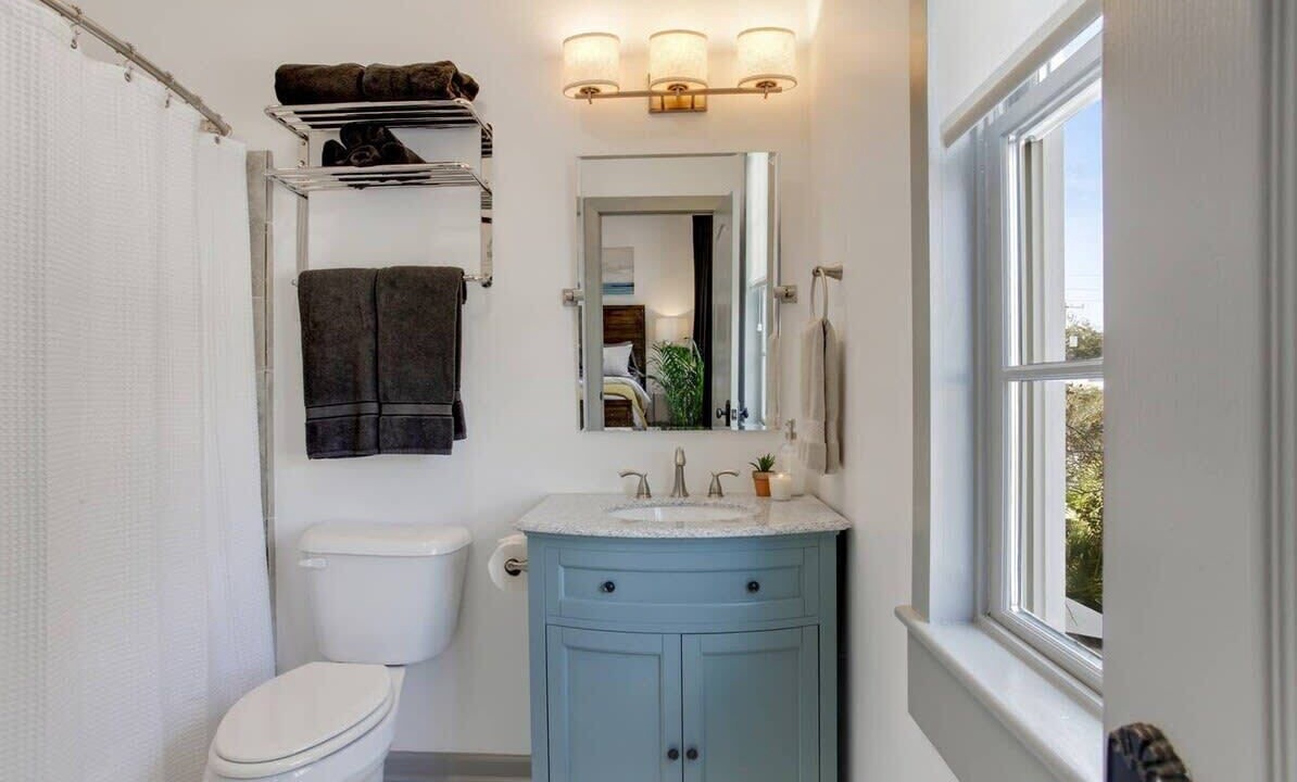 Photo of Bathroom in Beach Institute