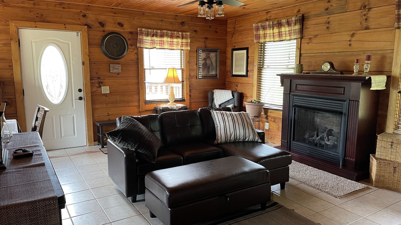 Photo of Livingroom in Rogersville