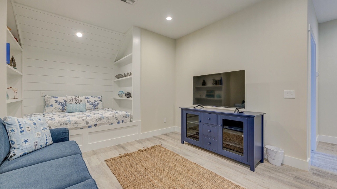 Photo of Bedroom in North Forest Beach