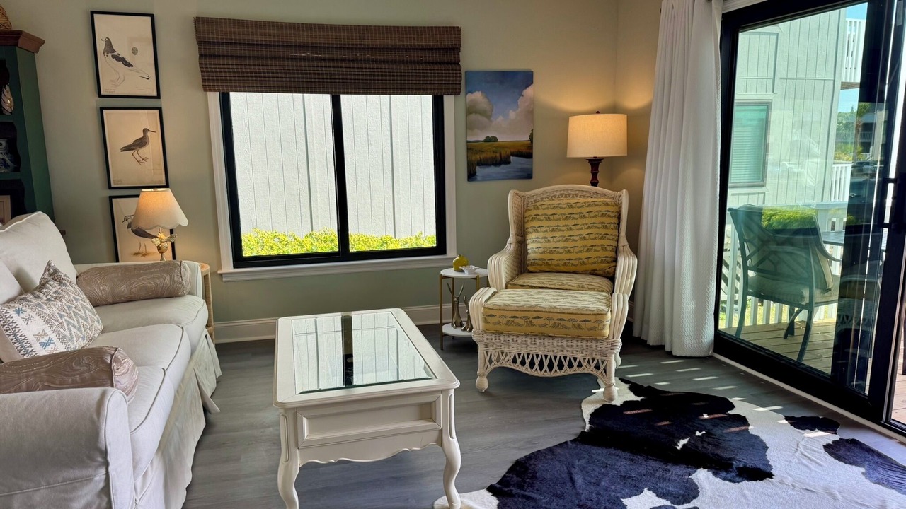 Photo of Livingroom in Oceanmarsh Subdivision