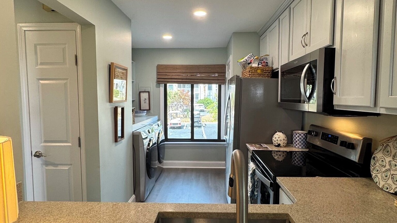 Photo of Kitchen in Oceanmarsh Subdivision