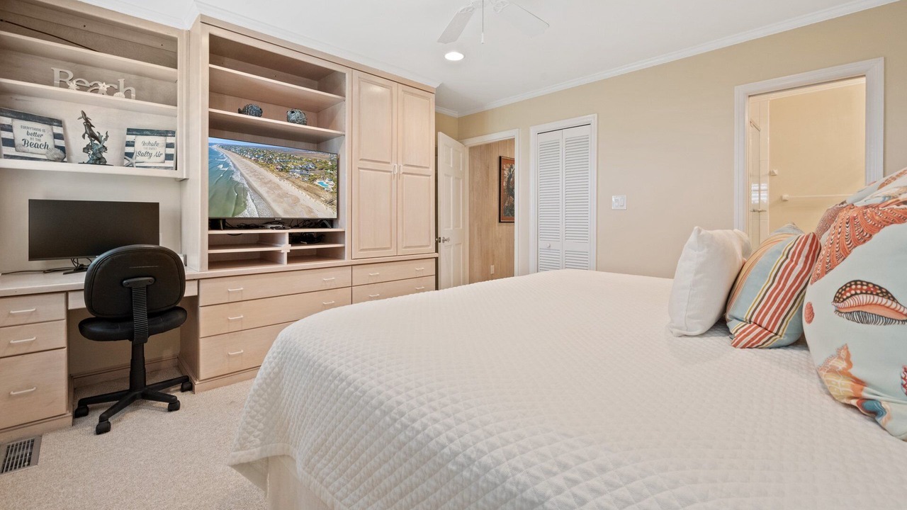 Photo of Bedroom in Debordieu Colony