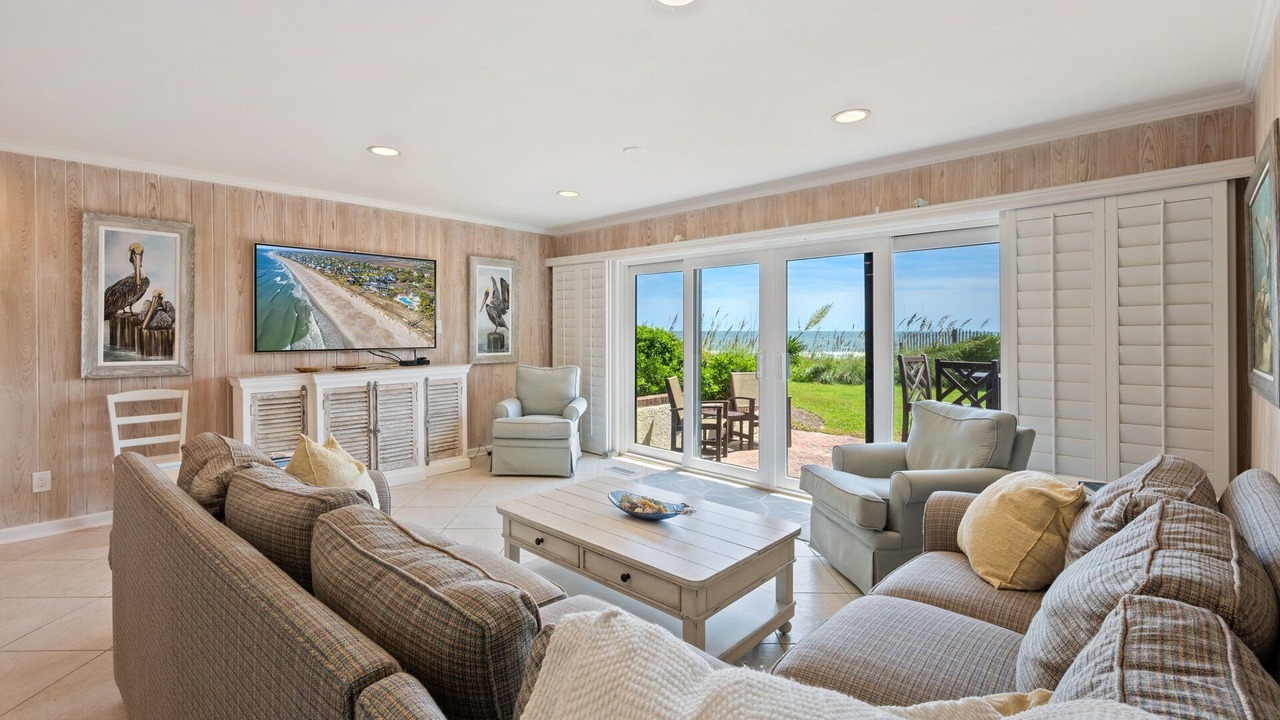 Photo of Livingroom in Debordieu Colony
