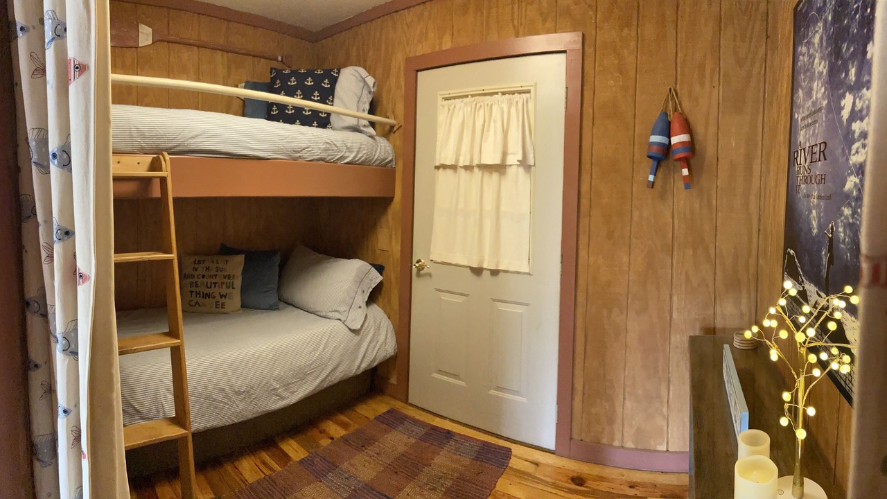 Photo of Bedroom in Mountain Rest