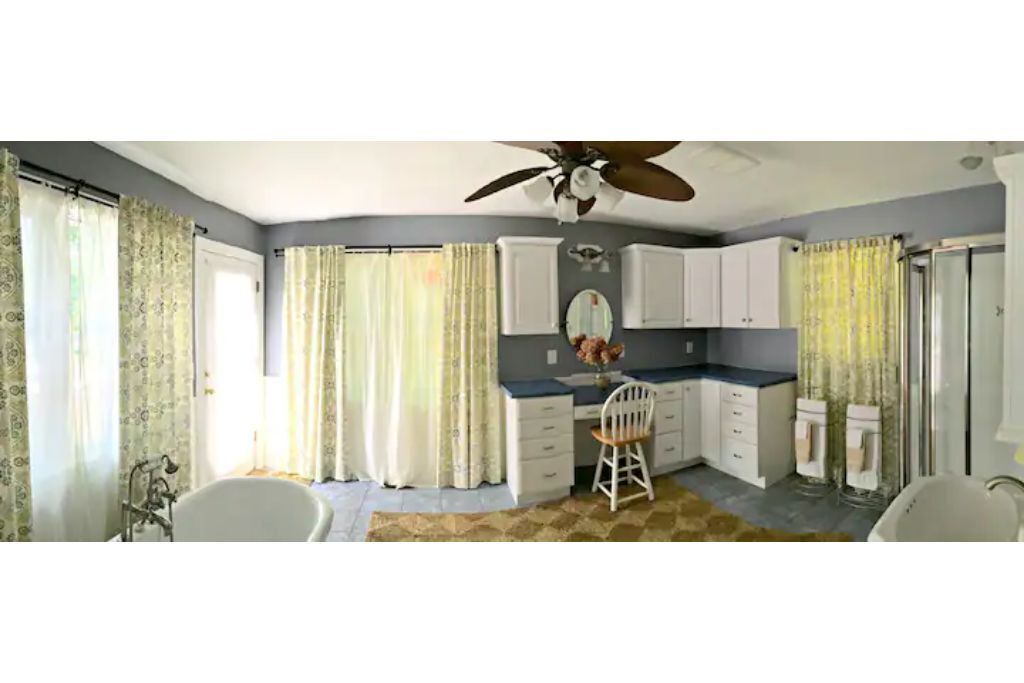 Photo of Bathroom in Mountain Rest