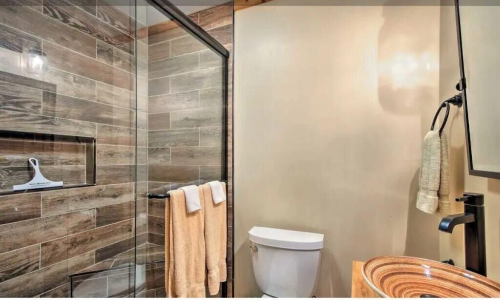 Photo of Bathroom in Mountain Rest