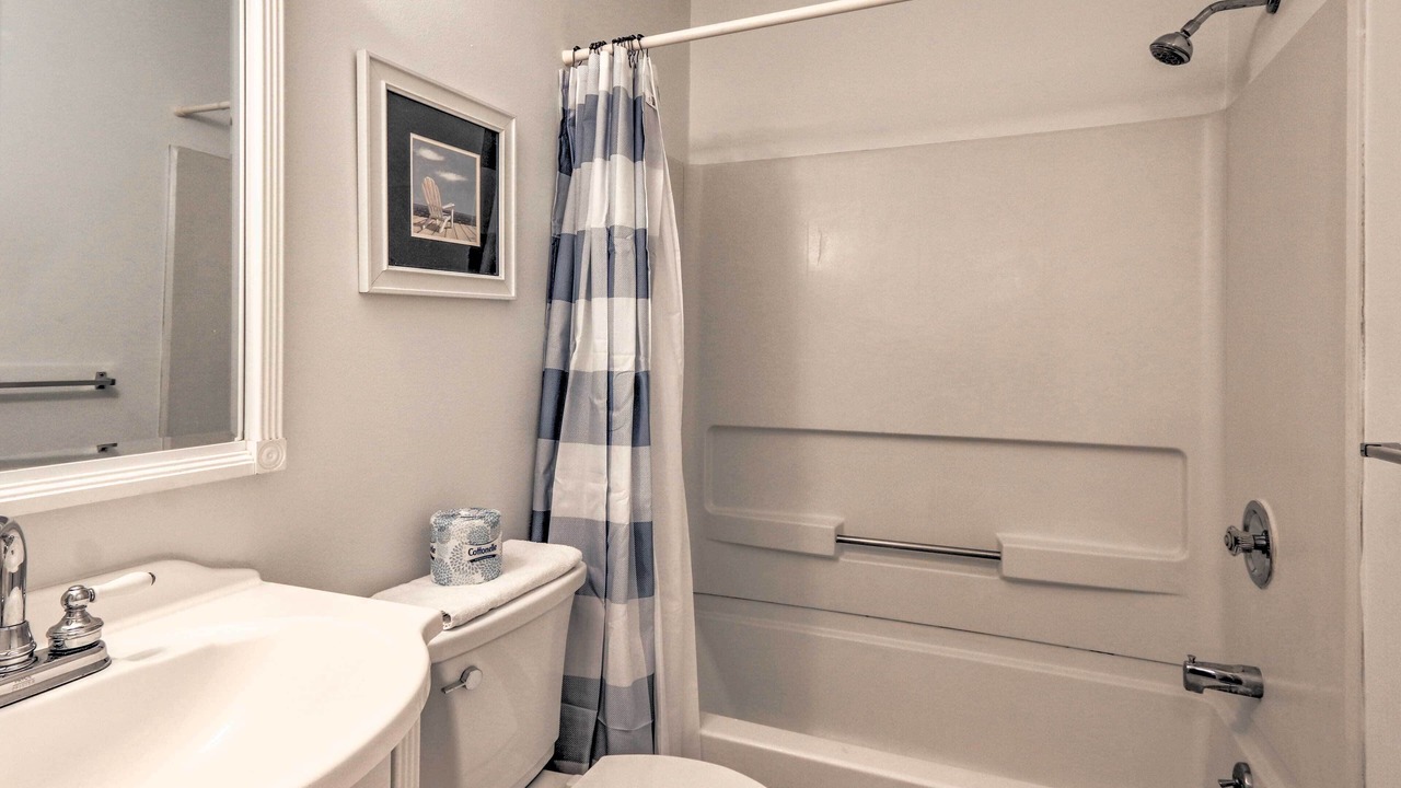 Photo of Bathroom in Folly Field