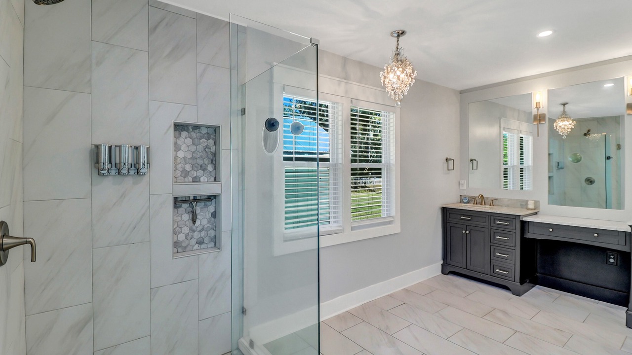 Photo of Bathroom in Garden City