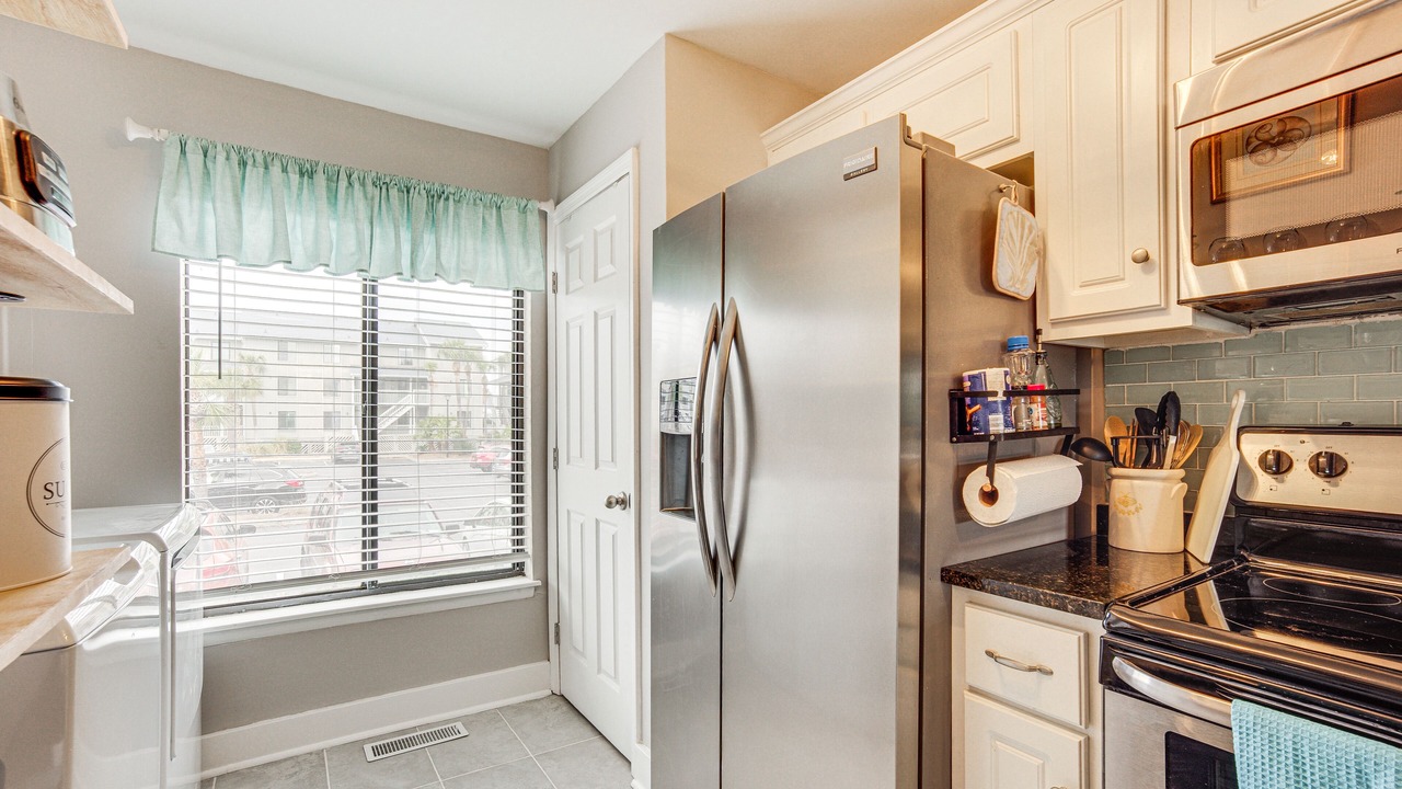 Photo of Kitchen in Oceanmarsh Subdivision