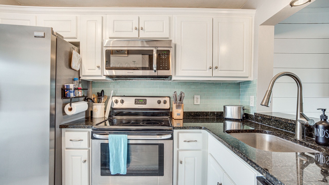 Photo of Kitchen in Oceanmarsh Subdivision