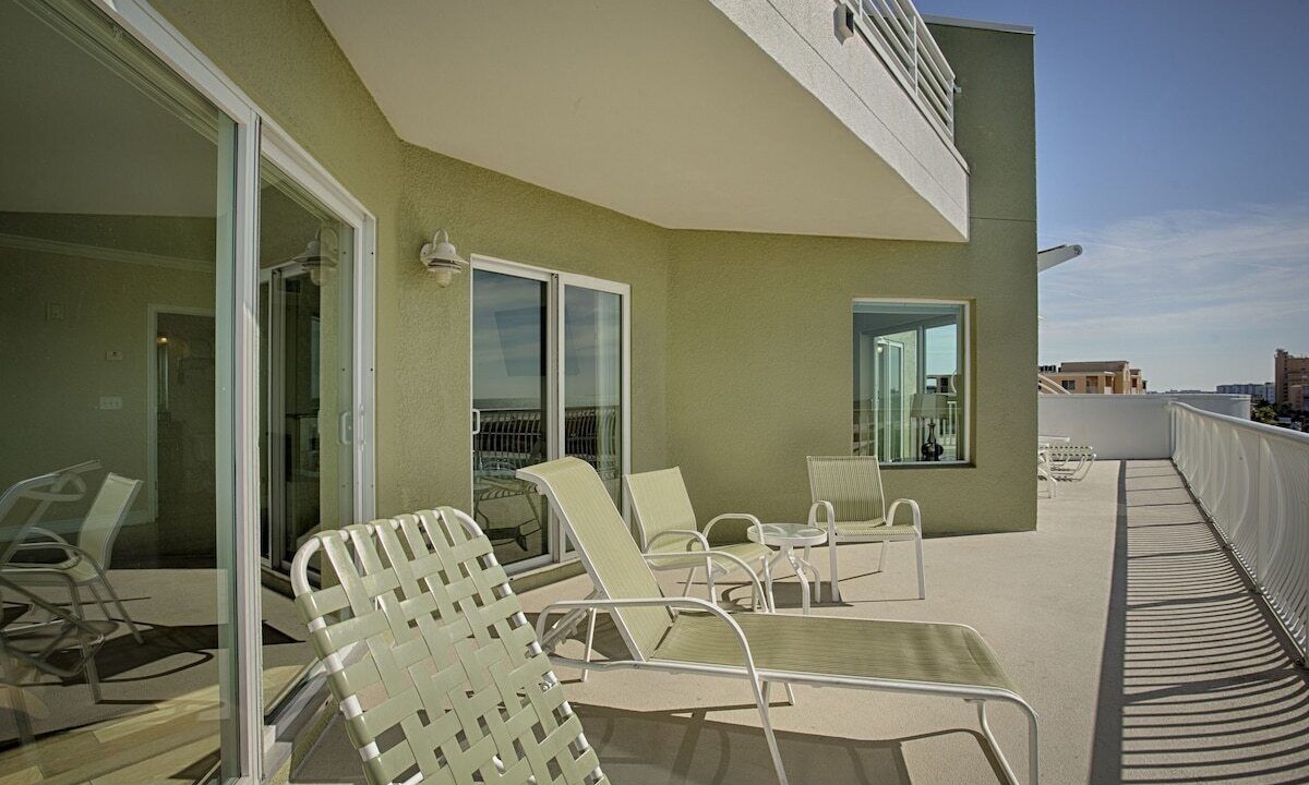 Photo of Patio Balcony in Treasure Island