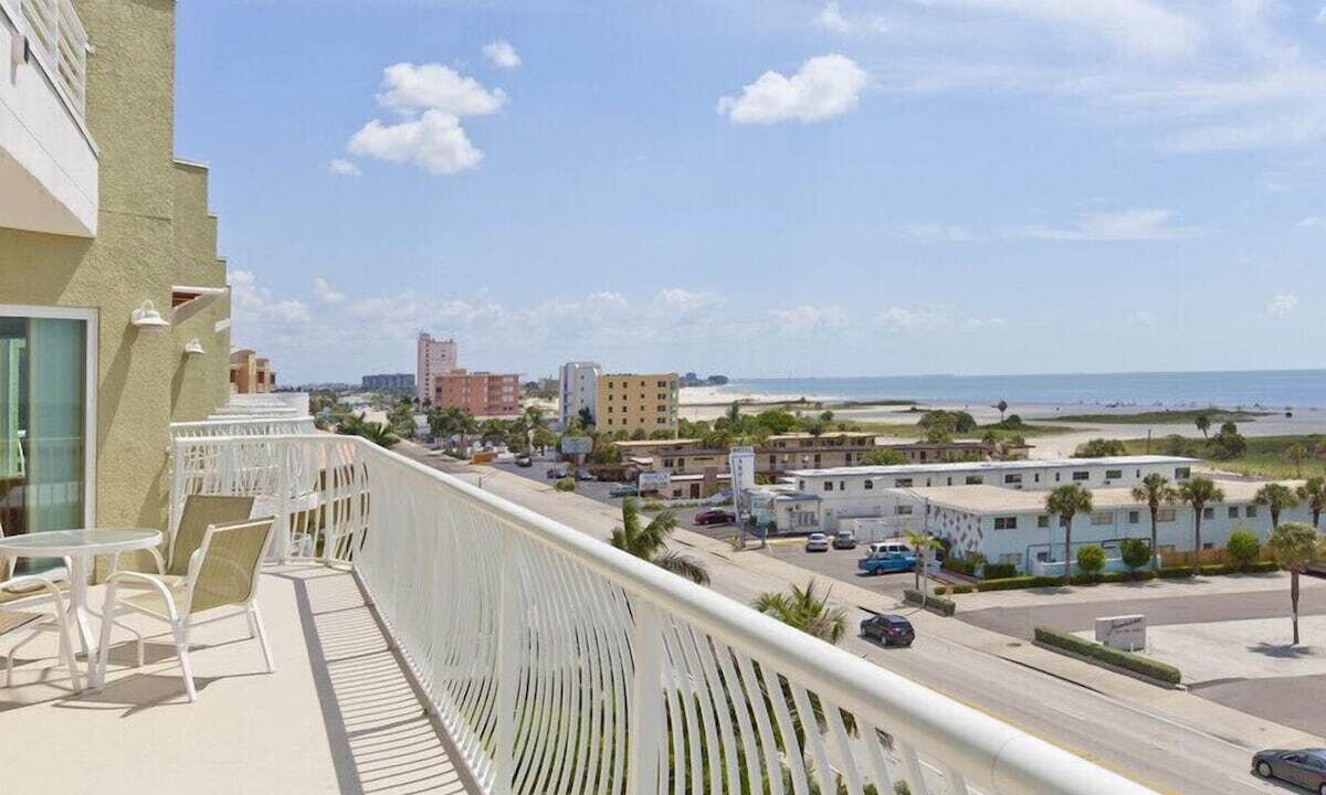 Photo of Patio Balcony in Treasure Island