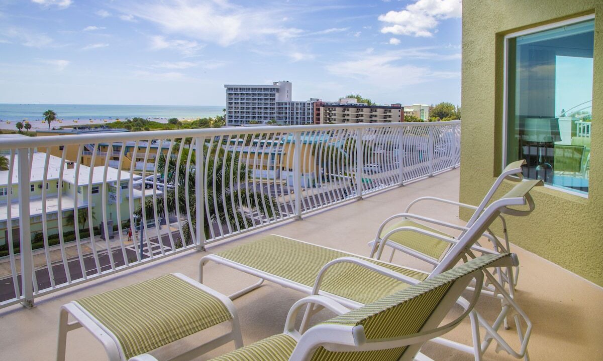 Photo of Patio Balcony in Treasure Island