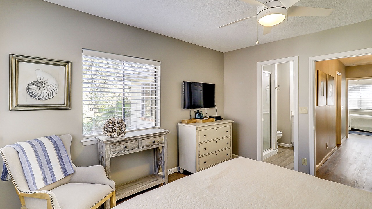 Photo of Bedroom in Folly Field