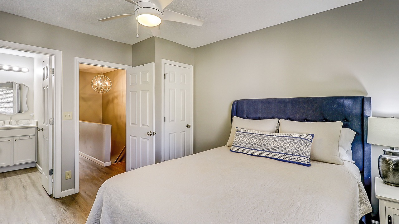 Photo of Bedroom in Folly Field