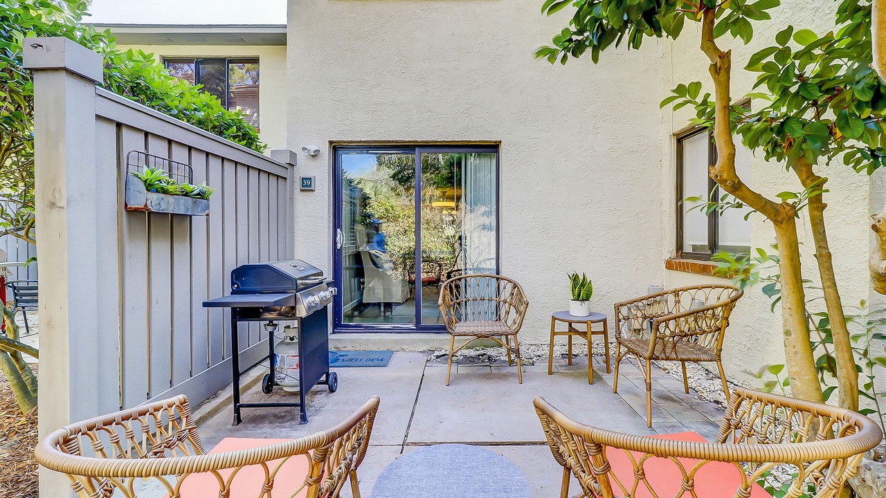 Photo of Patio Balcony in Folly Field