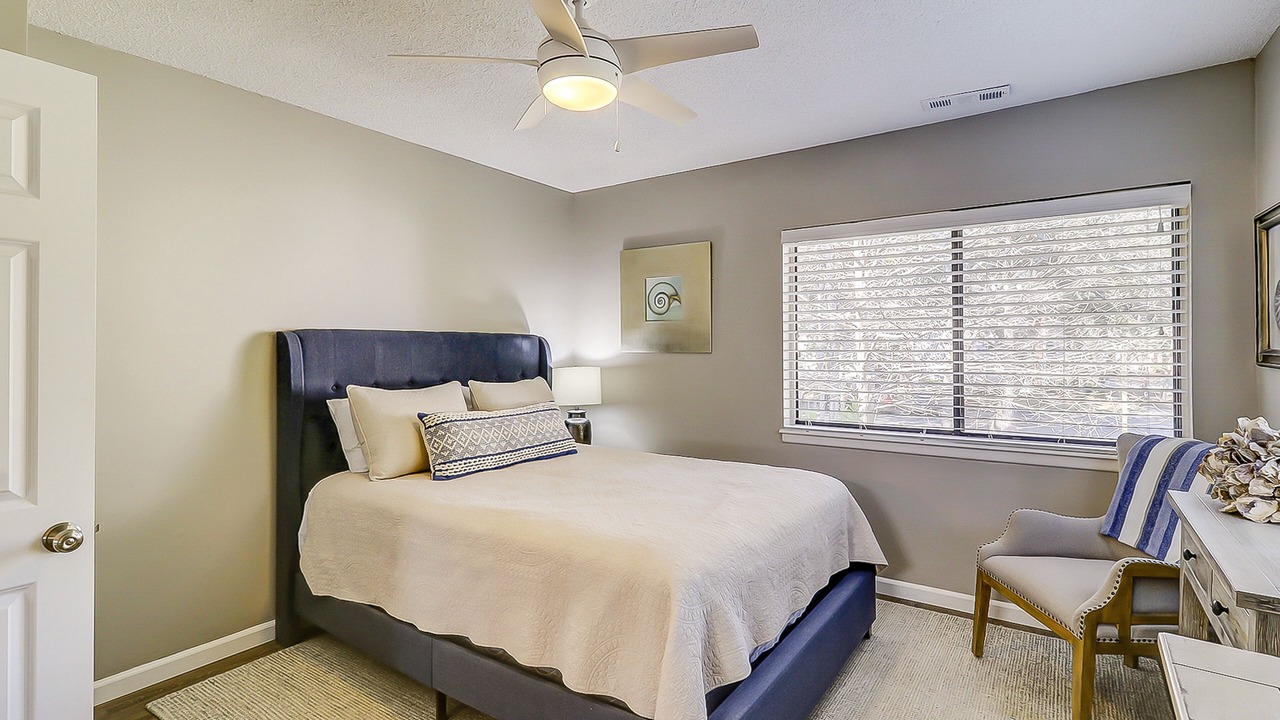 Photo of Bedroom in Folly Field
