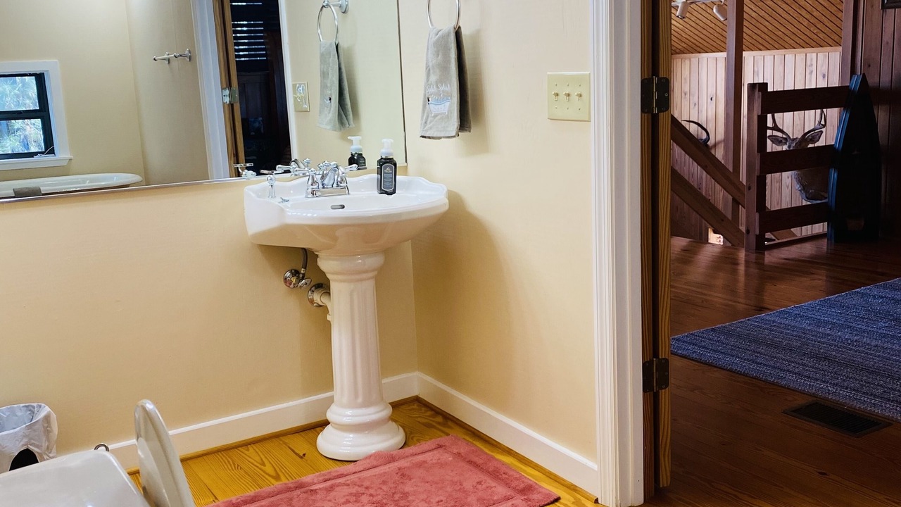 Photo of Bathroom in Appling County