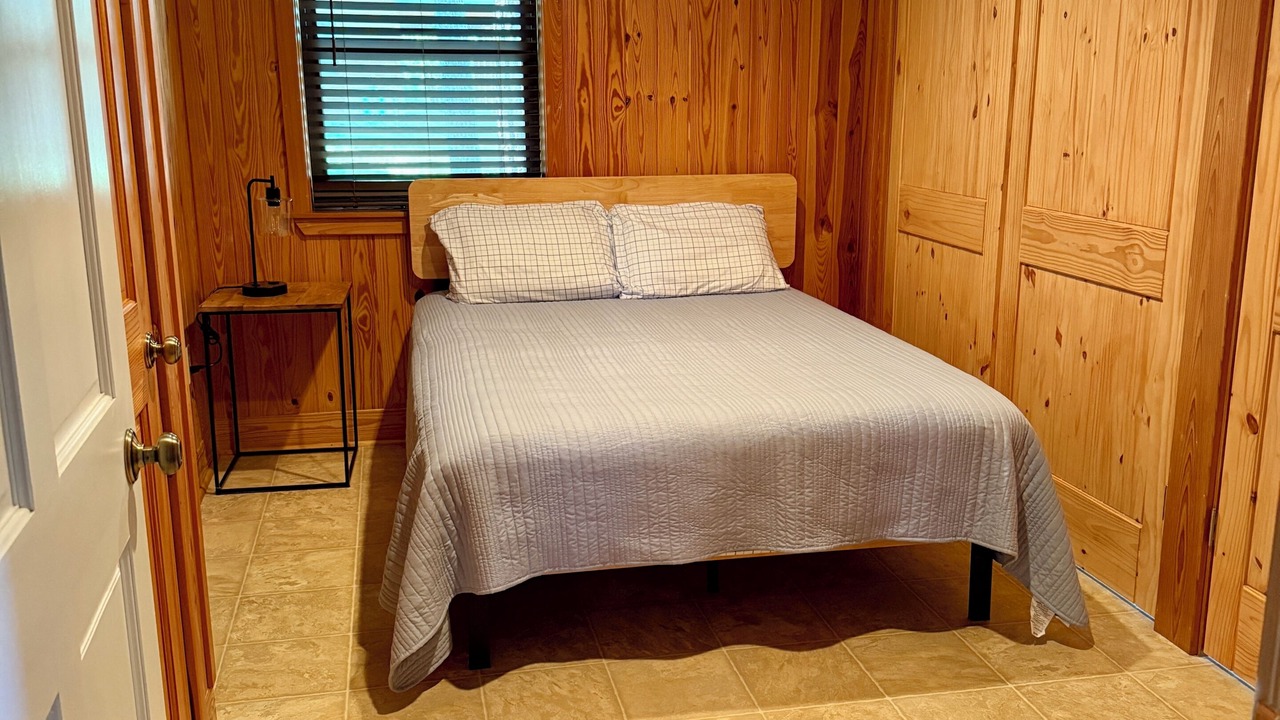 Photo of Bedroom in Appling County