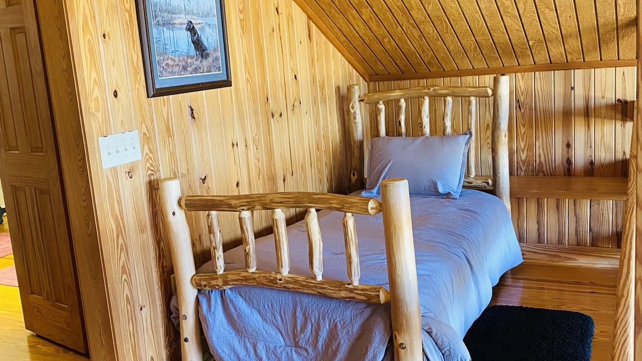 Photo of Bedroom in Appling County