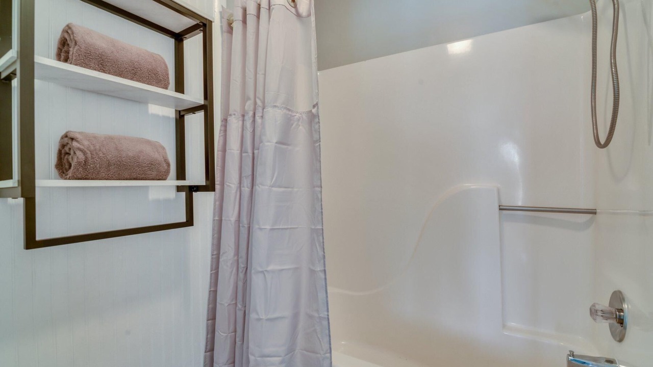 Photo of Bathroom in Oceanmarsh Subdivision