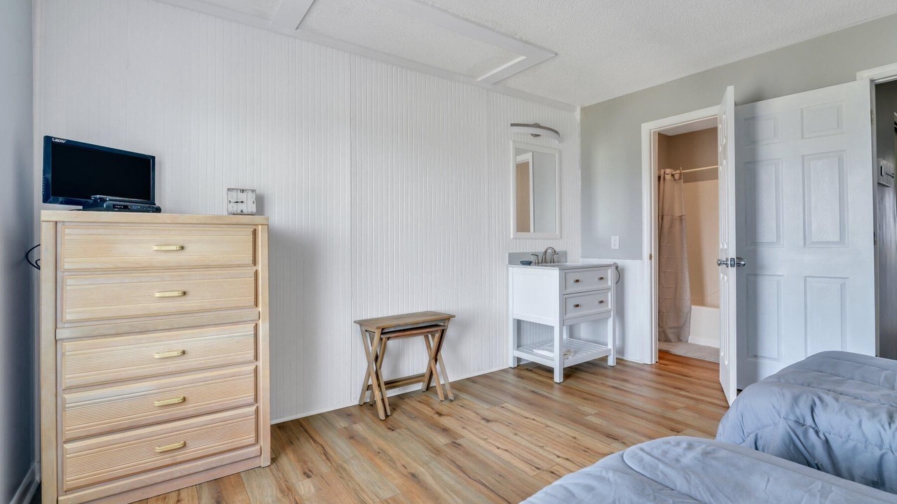 Photo of Bedroom in Oceanmarsh Subdivision