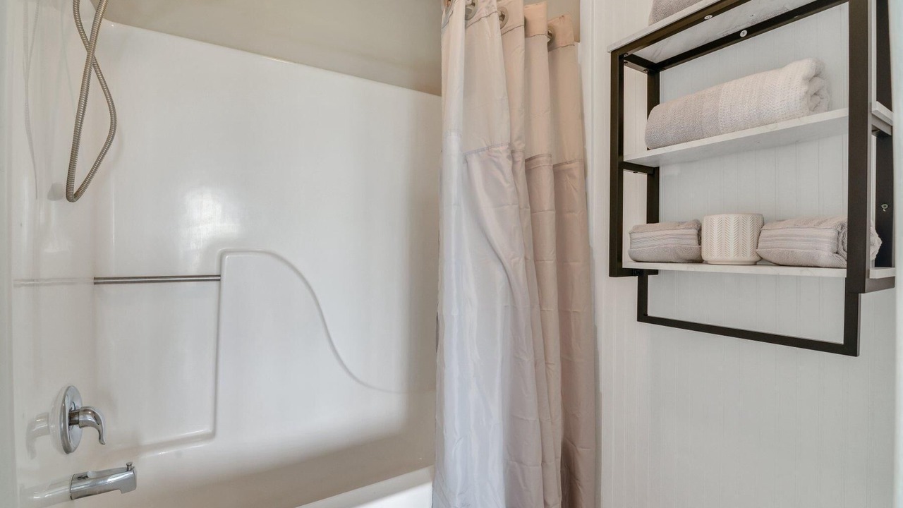 Photo of Bathroom in Oceanmarsh Subdivision