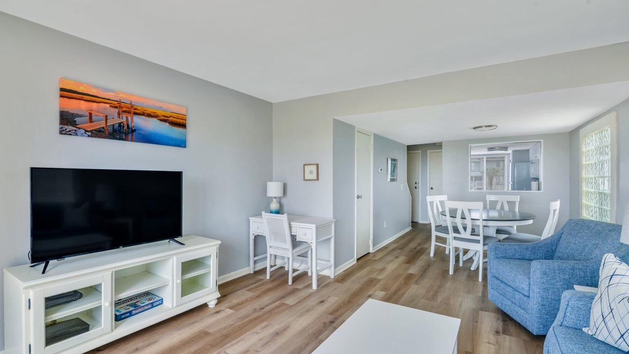 Photo of Livingroom in Oceanmarsh Subdivision