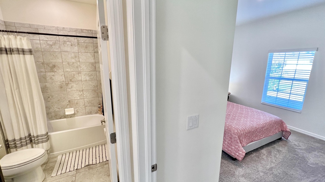 Photo of Bathroom in Trafalgar