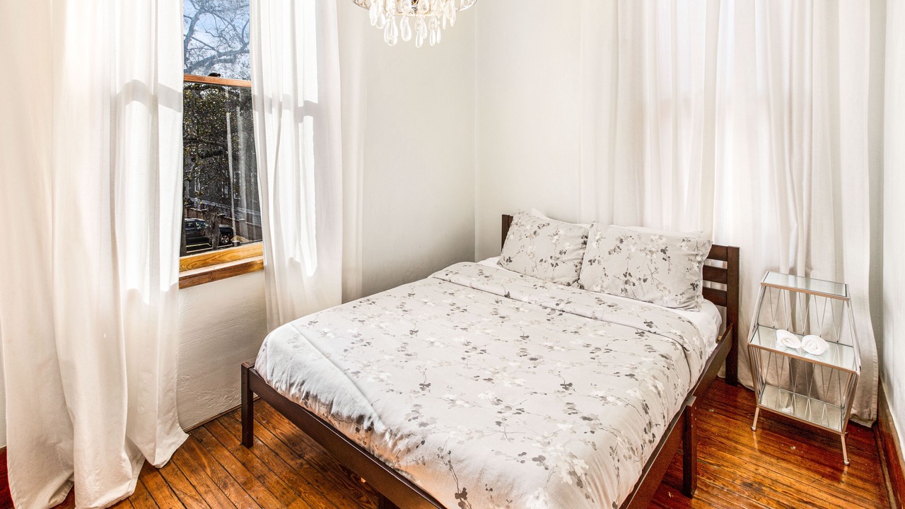 Photo of Bedroom in Savannah Victorian District