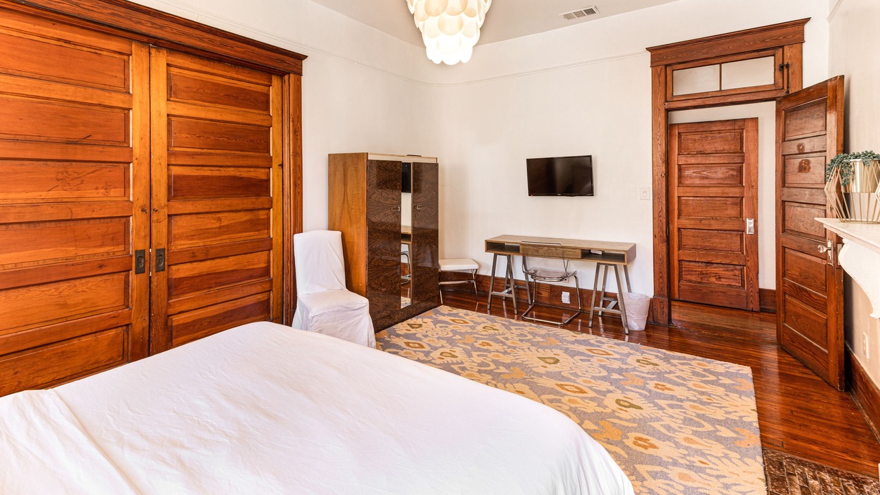 Photo of Bedroom in Savannah Victorian District