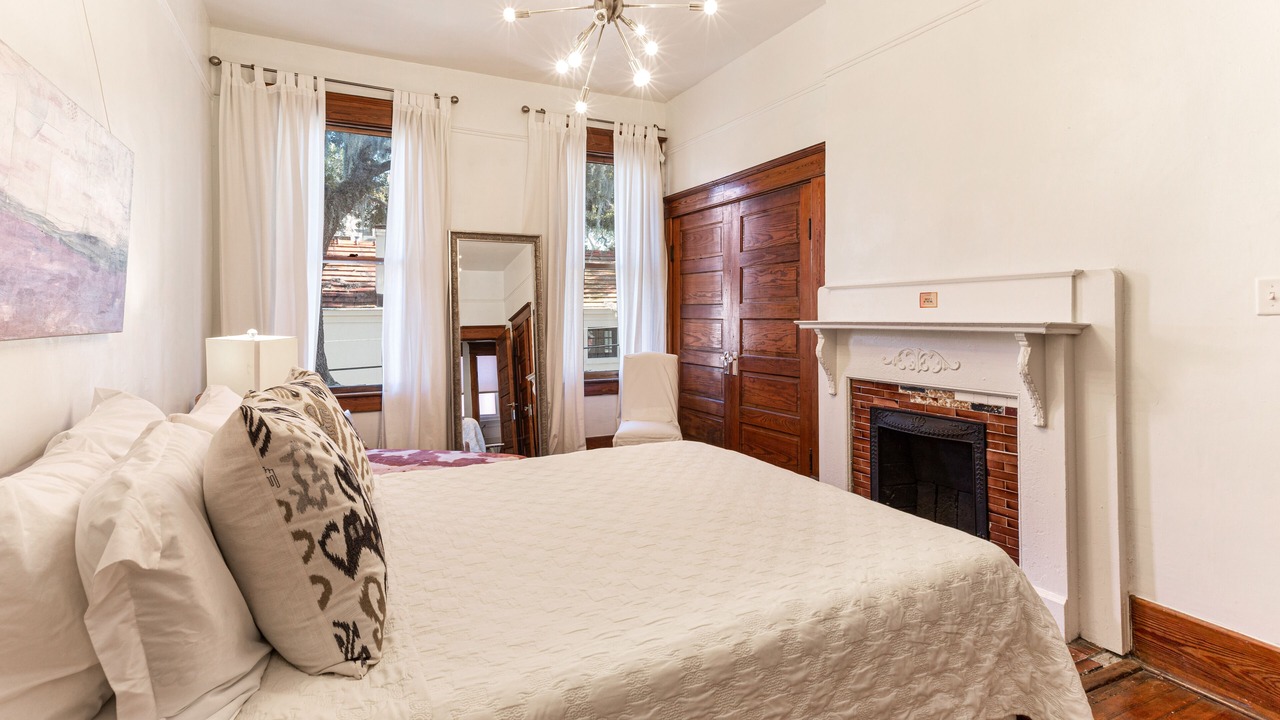 Photo of Bedroom in Savannah Victorian District