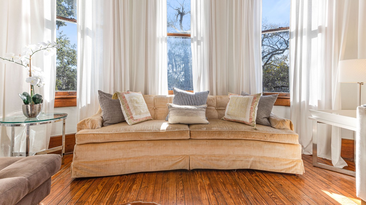 Photo of Livingroom in Savannah Victorian District