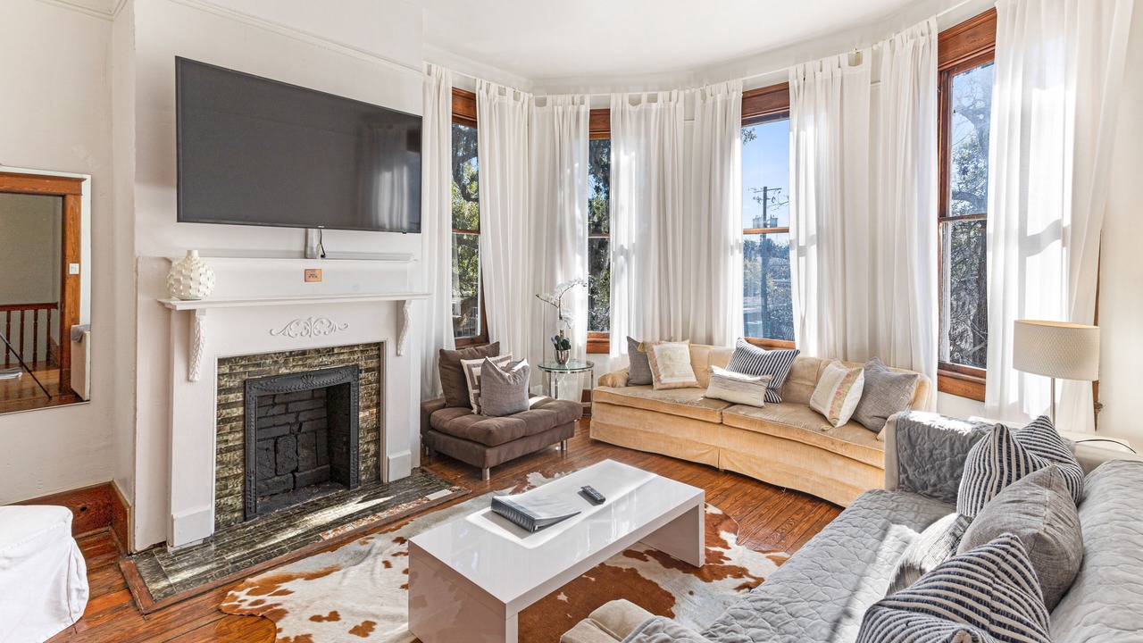 Photo of Livingroom in Savannah Victorian District