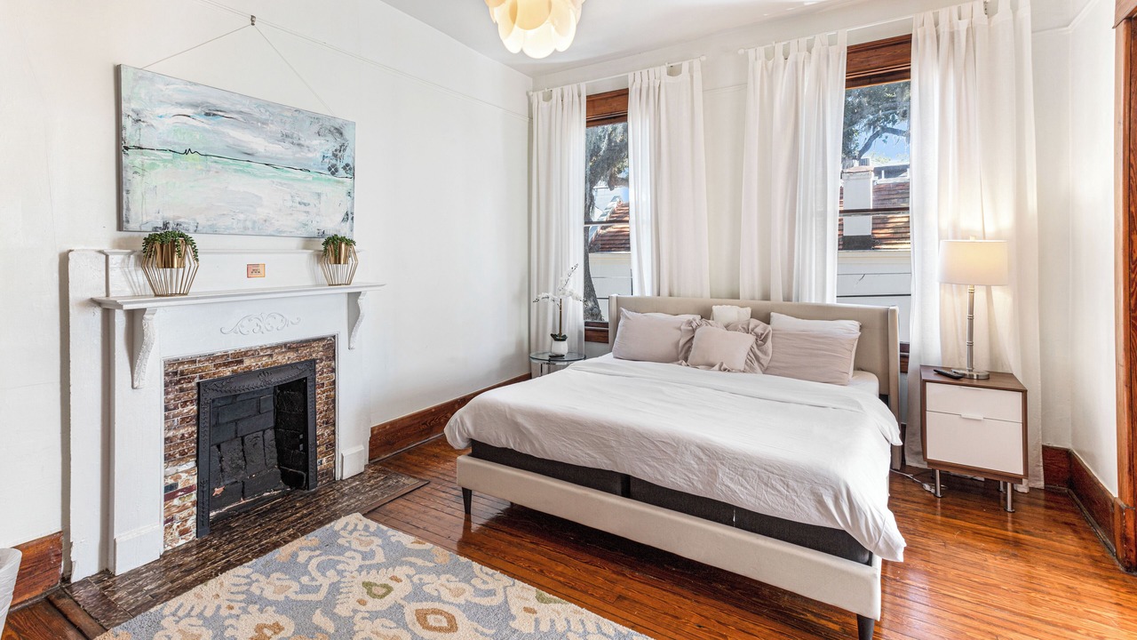 Photo of Bedroom in Savannah Victorian District