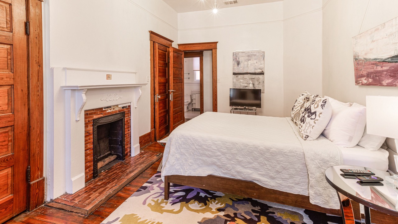 Photo of Bedroom in Savannah Victorian District