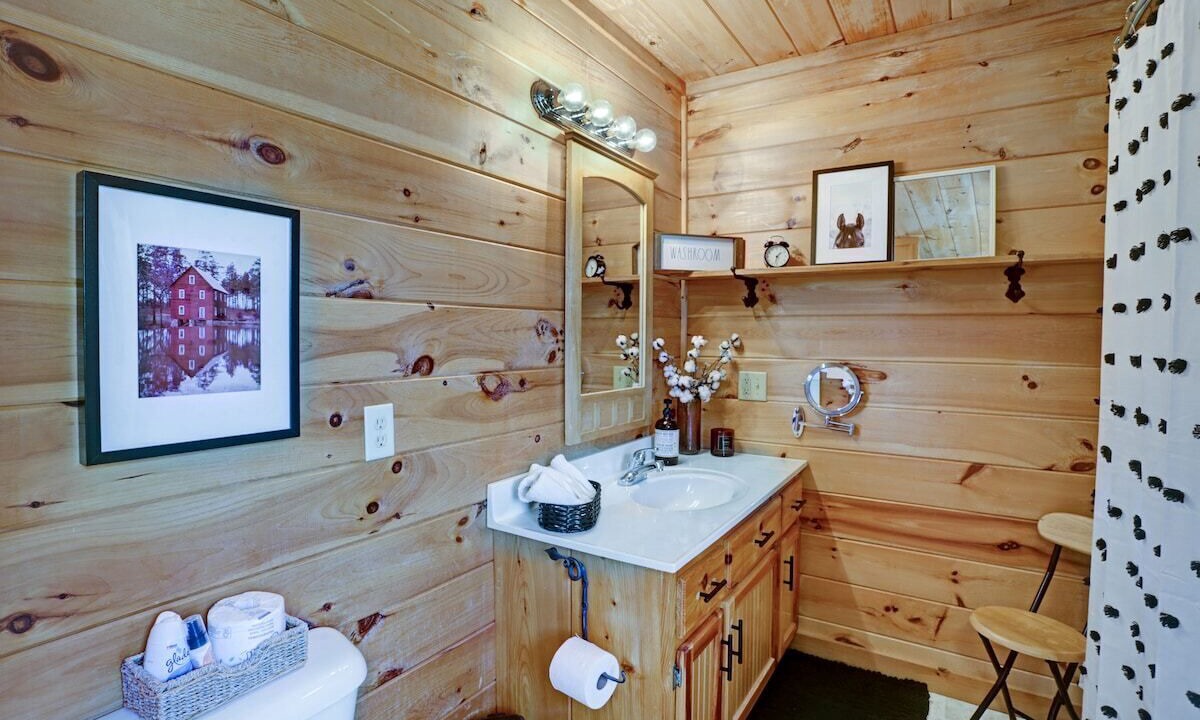 Photo of Bathroom in Hayesville