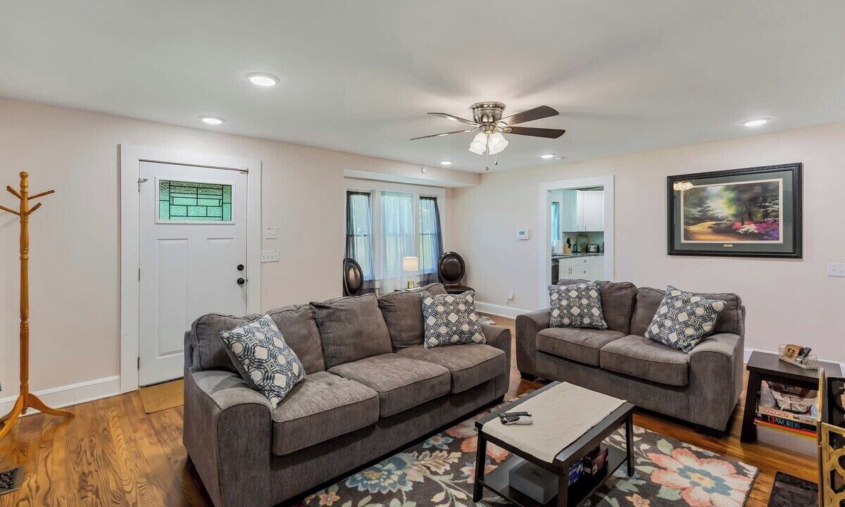 Photo of Livingroom in Salem