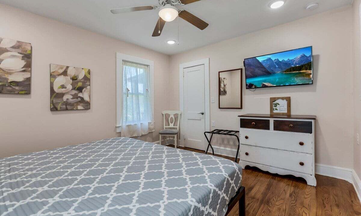 Photo of Bedroom in Salem