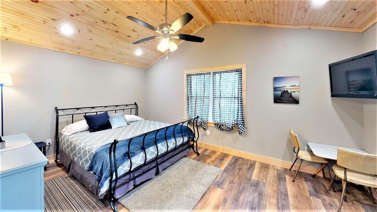 Photo of Bedroom in Tamassee