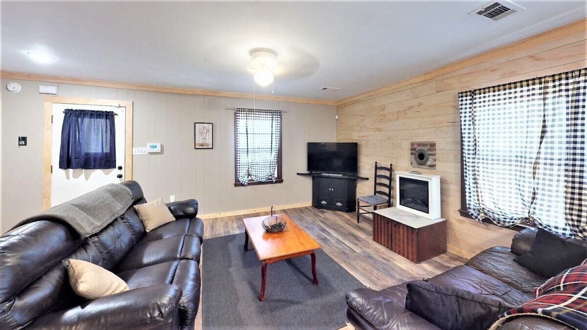 Photo of Livingroom in Tamassee