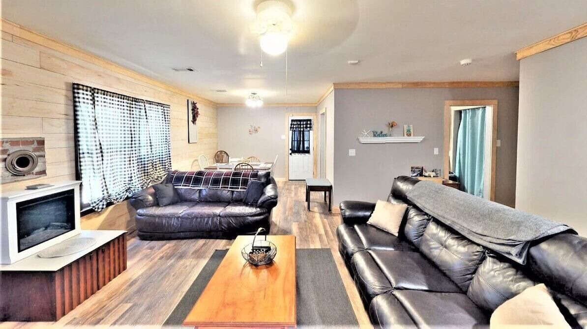 Photo of Livingroom in Tamassee