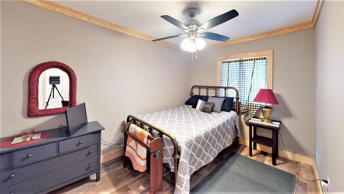Photo of Bedroom in Tamassee