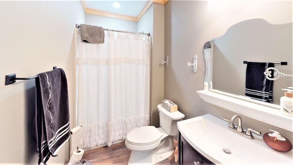 Photo of Bathroom in Tamassee