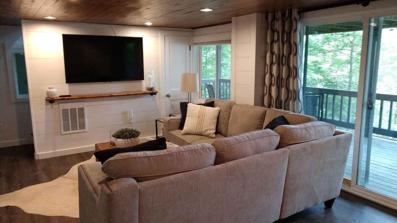 Photo of Livingroom in Cullowhee