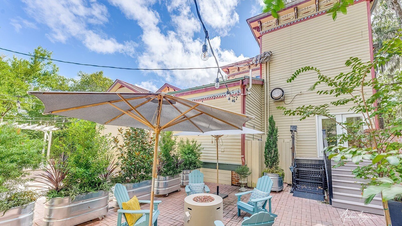 Photo of Outdoor in Metropolitan