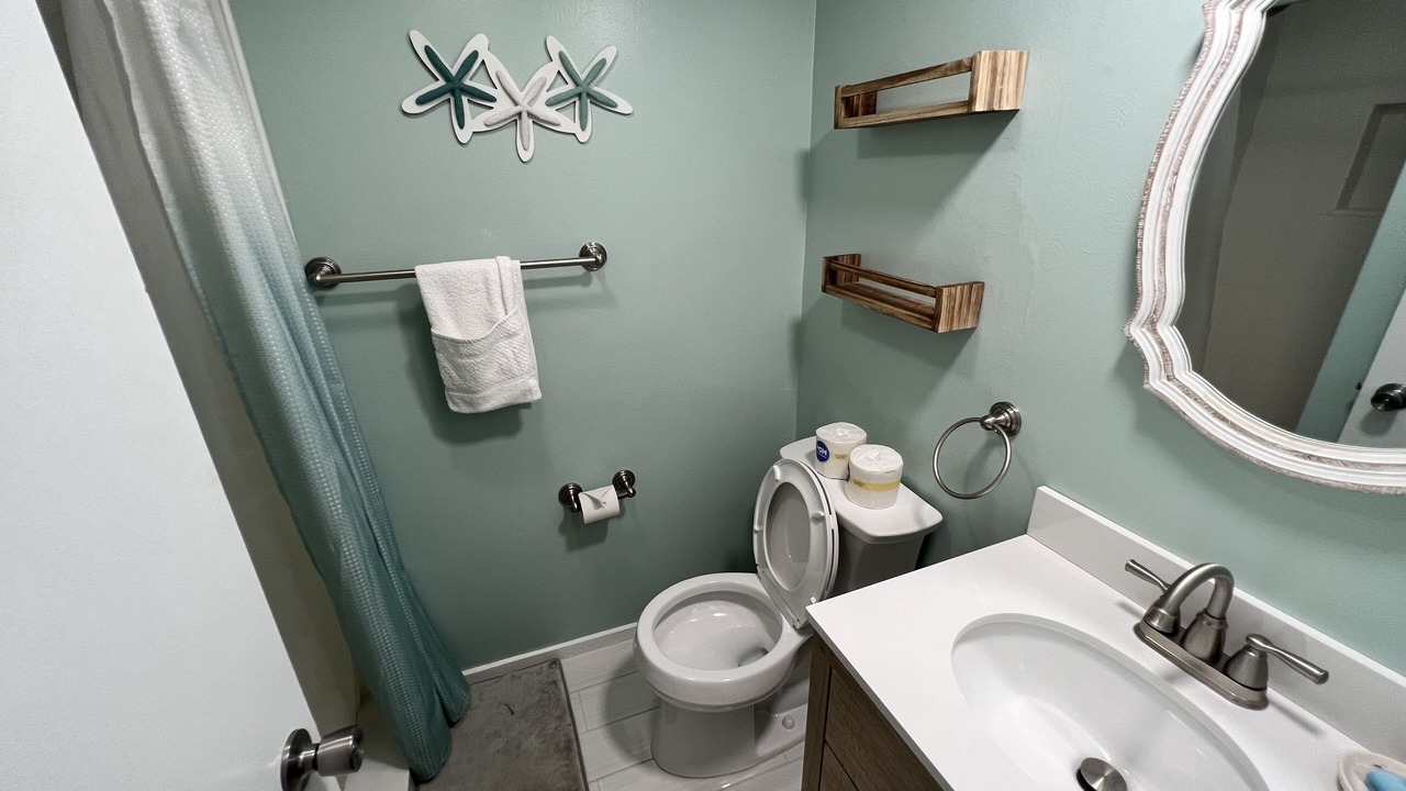 Photo of Bathroom in Night Heron