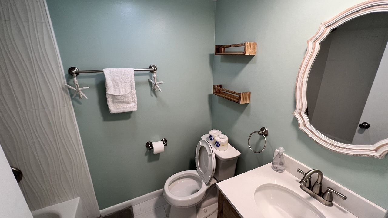 Photo of Bathroom in Night Heron