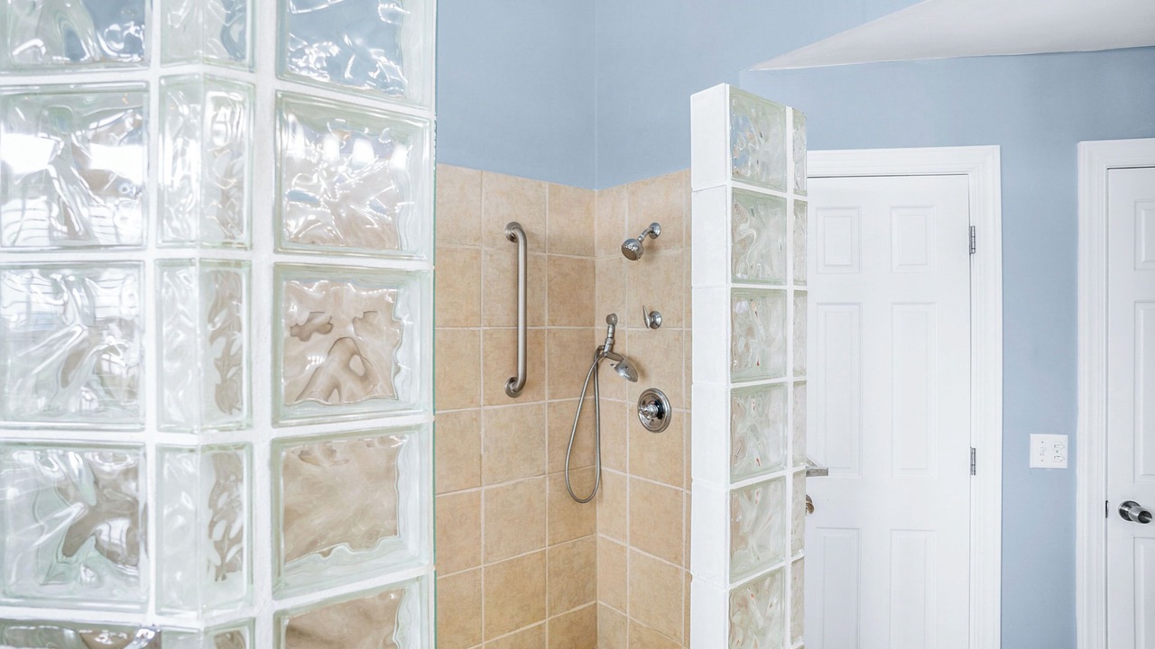 Photo of Bathroom in Beachwalk