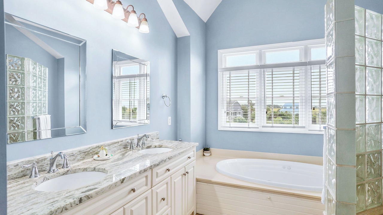 Photo of Bathroom in Beachwalk